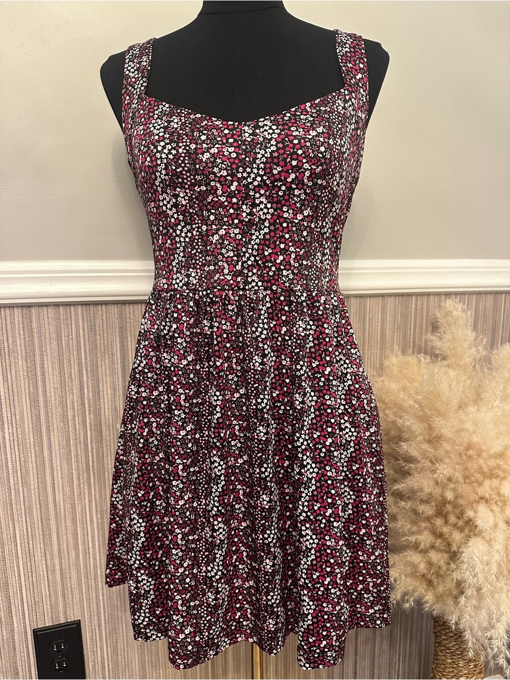BeBop Women’s Medium Floral Fit & Flare Dress Black Pink Sweetheart Pockets